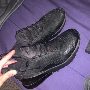 Black airmax 270s and old school Reebok.